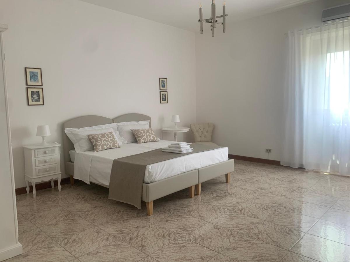 לצ'ה Porta Napoli Rooms מראה חיצוני תמונה