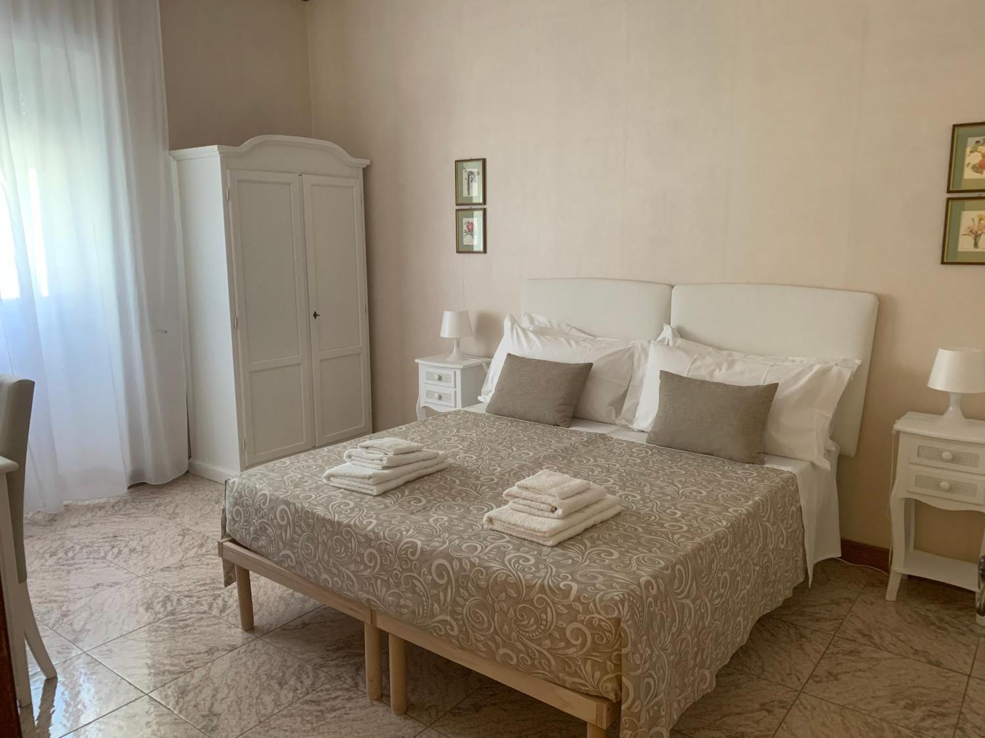 לצ'ה Porta Napoli Rooms מראה חיצוני תמונה
