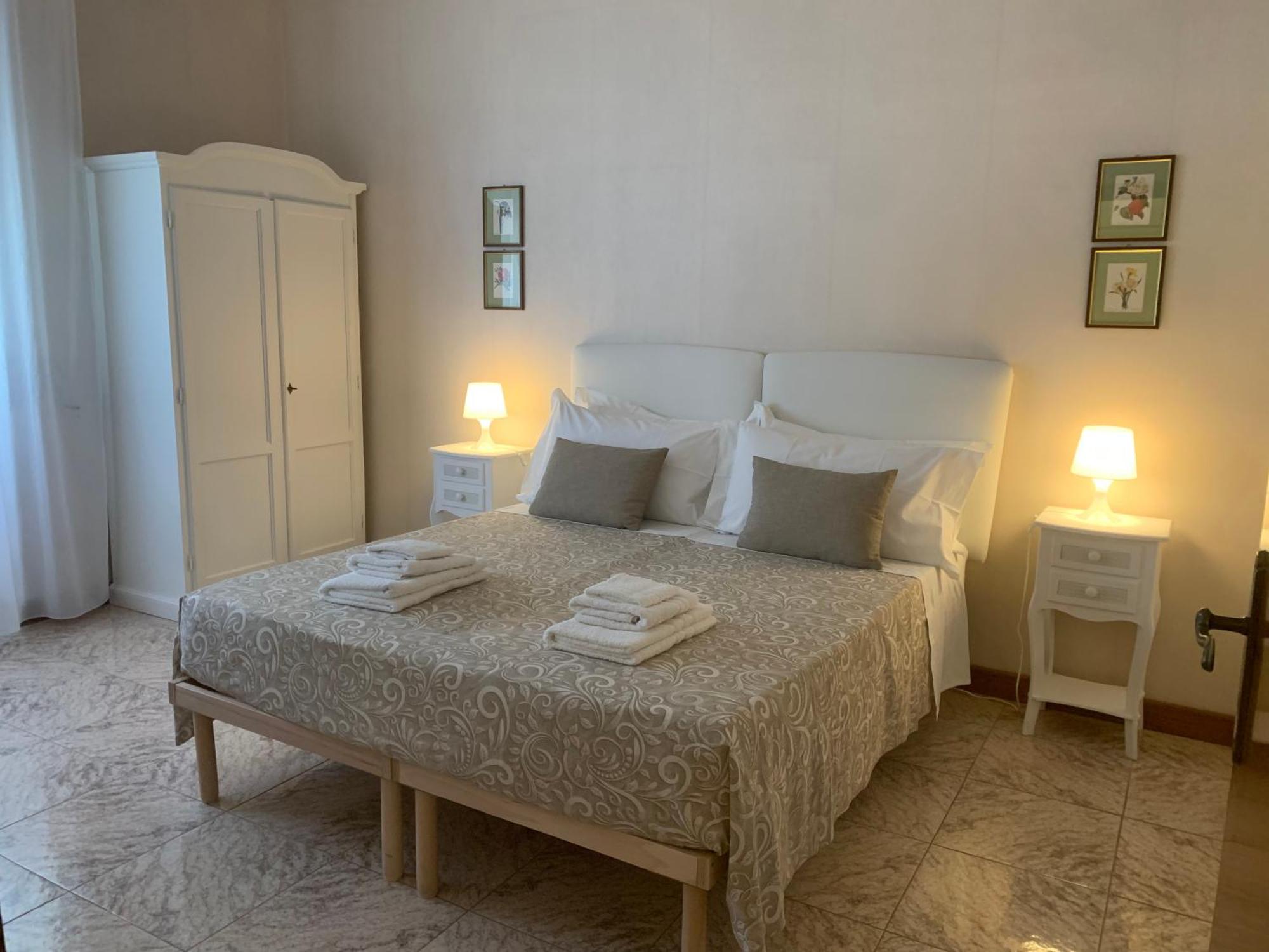 לצ'ה Porta Napoli Rooms מראה חיצוני תמונה